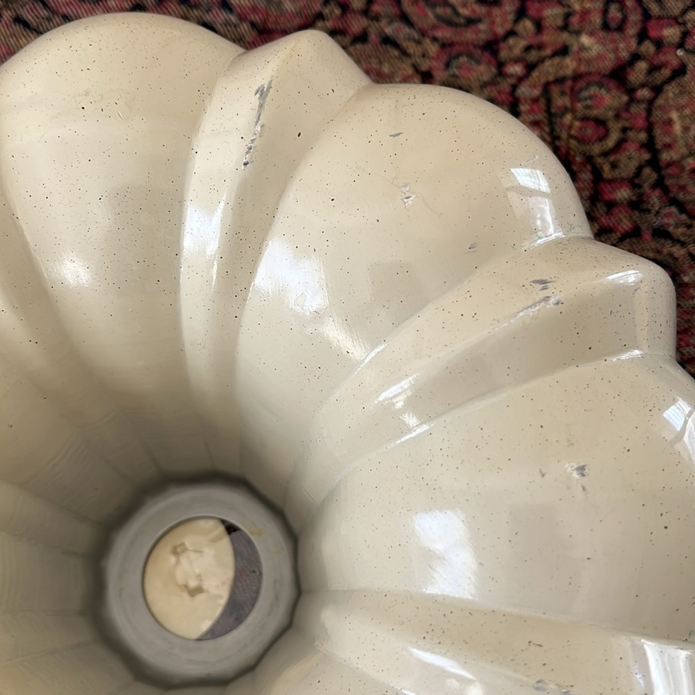 Bundt Cake Pan - Picture 5 of 8
